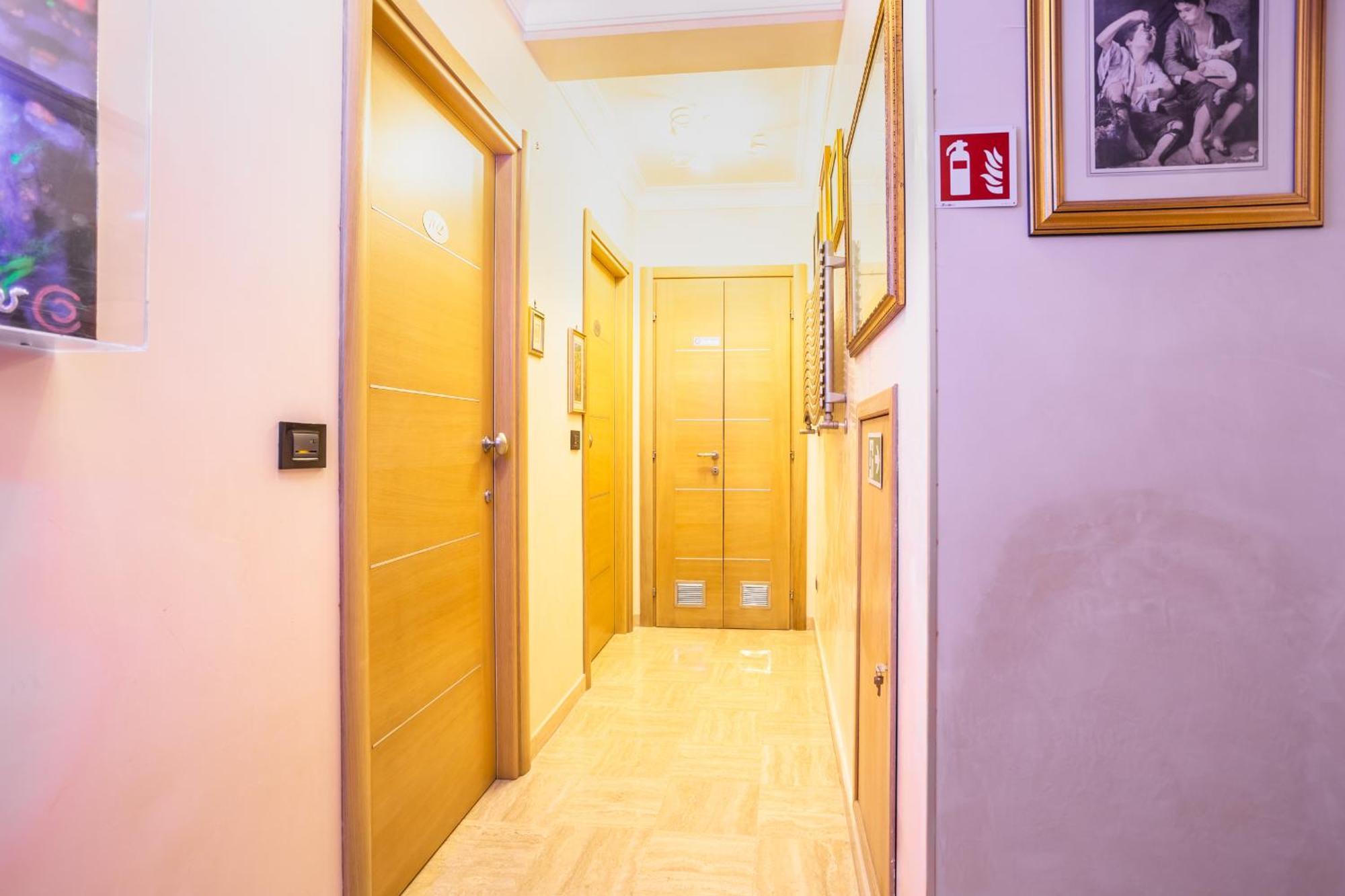 Luxury Inn Opera Roma Exterior foto
