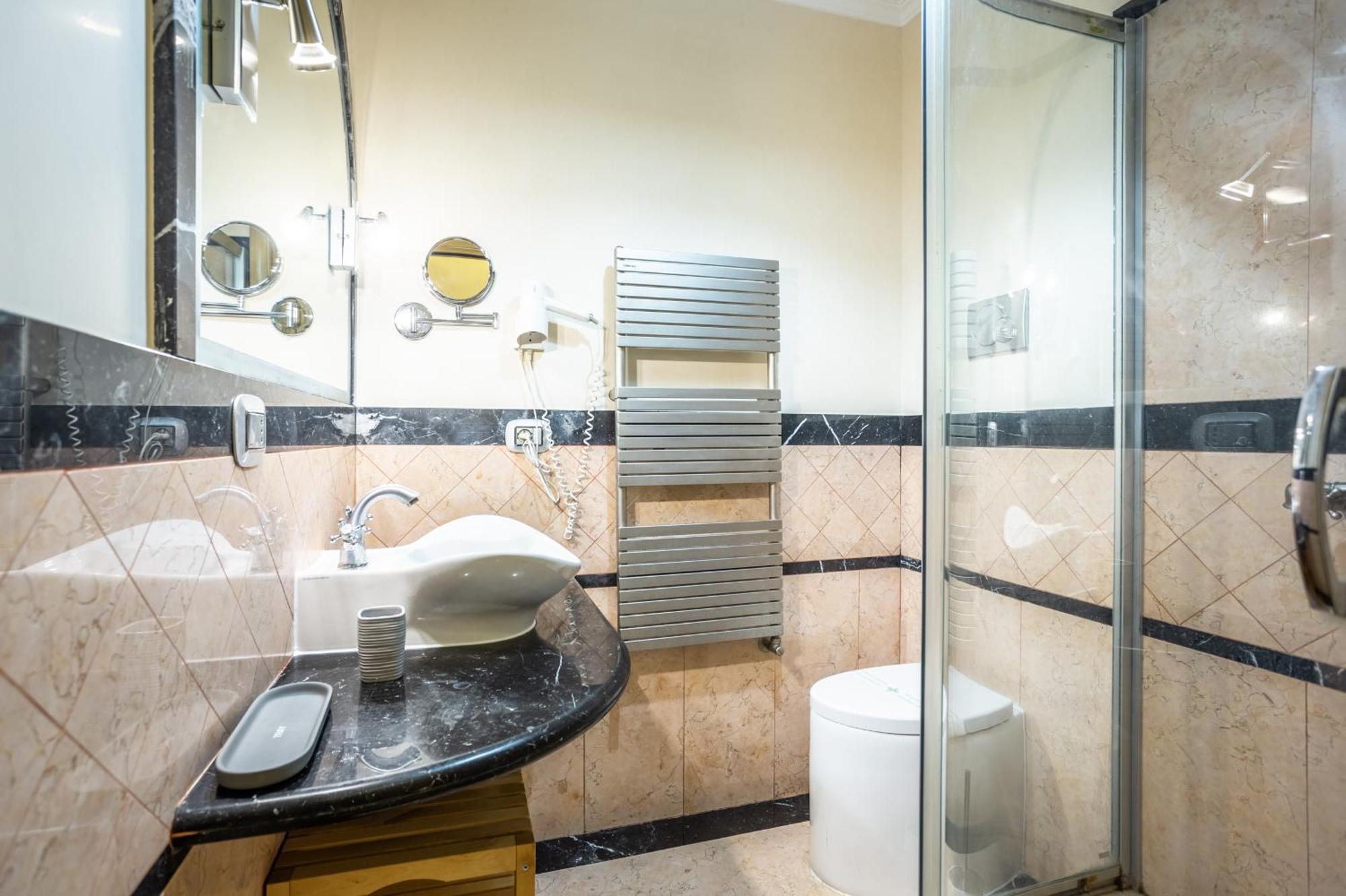 Luxury Inn Opera Roma Exterior foto