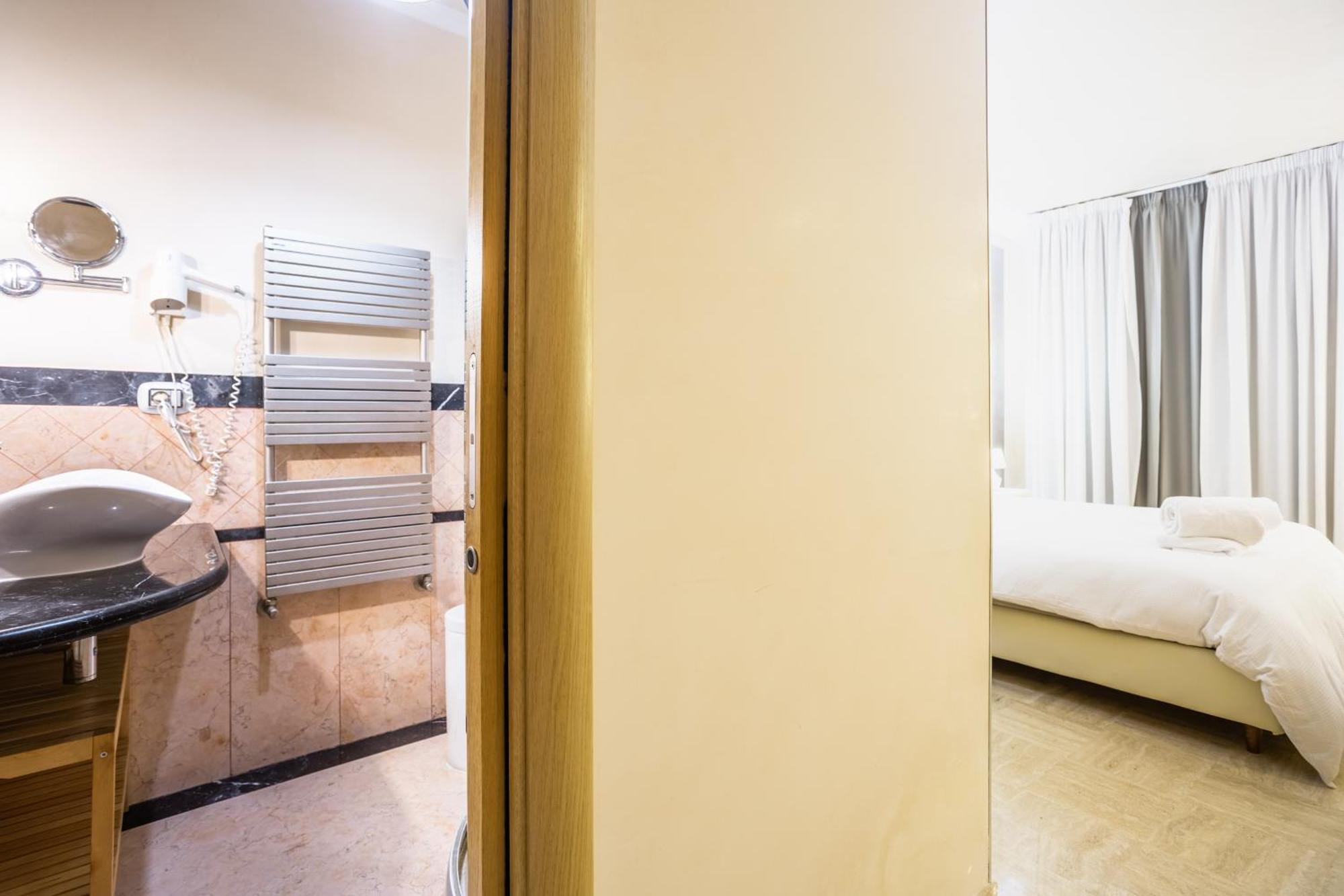 Luxury Inn Opera Roma Exterior foto